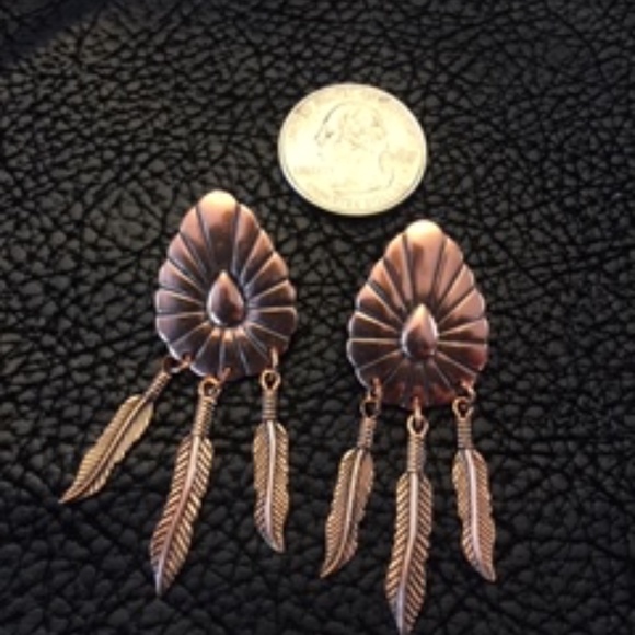 Navajo SIGNED(WOMO) vintage solid copper post earrings - Picture 2 of 2